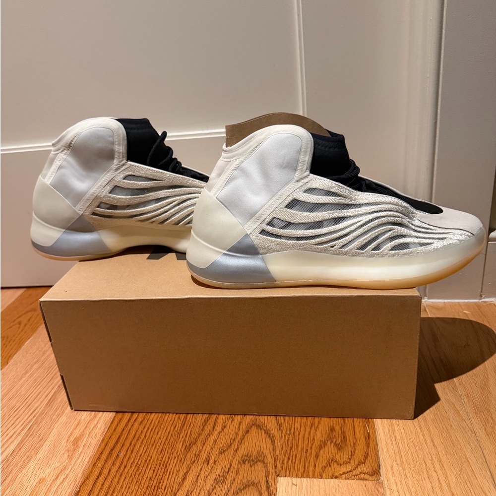 YZY QNTM Men’s size 13.5